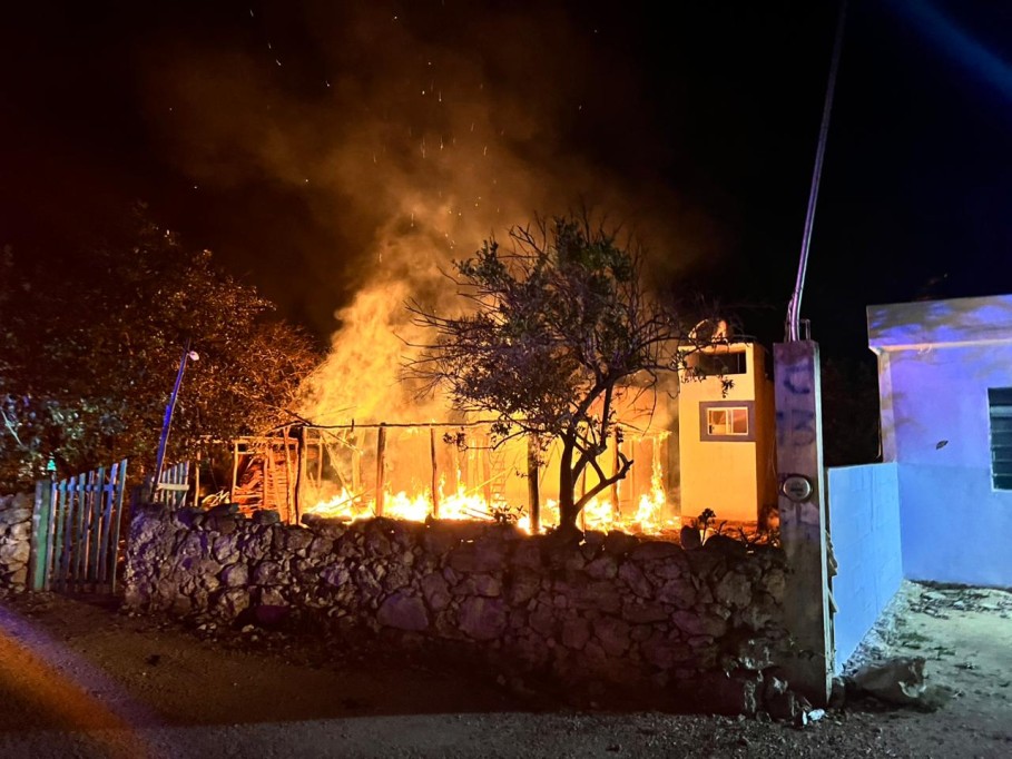 Consume el fuego parte de una bodega, en Tizimín, y una casa completa, en Sucopo