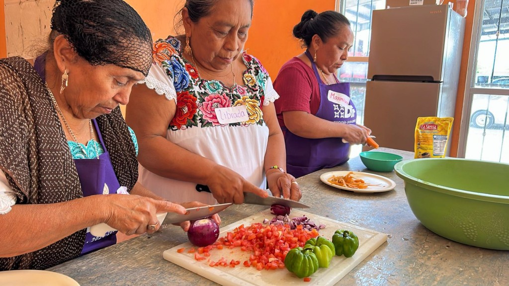 Promueve DIF Yucatán educación alimentaria en Espacios de Alimentación, Encuentro y Desarrollo