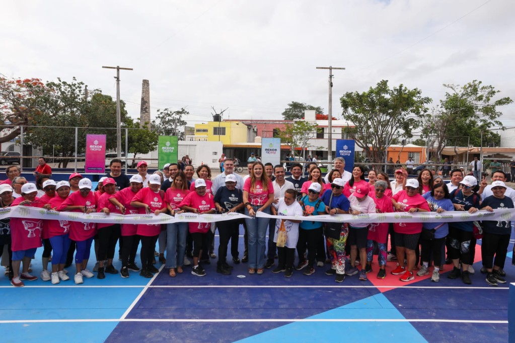 Entrega Ayuntamiento de Mérida renovado parque de Wallis