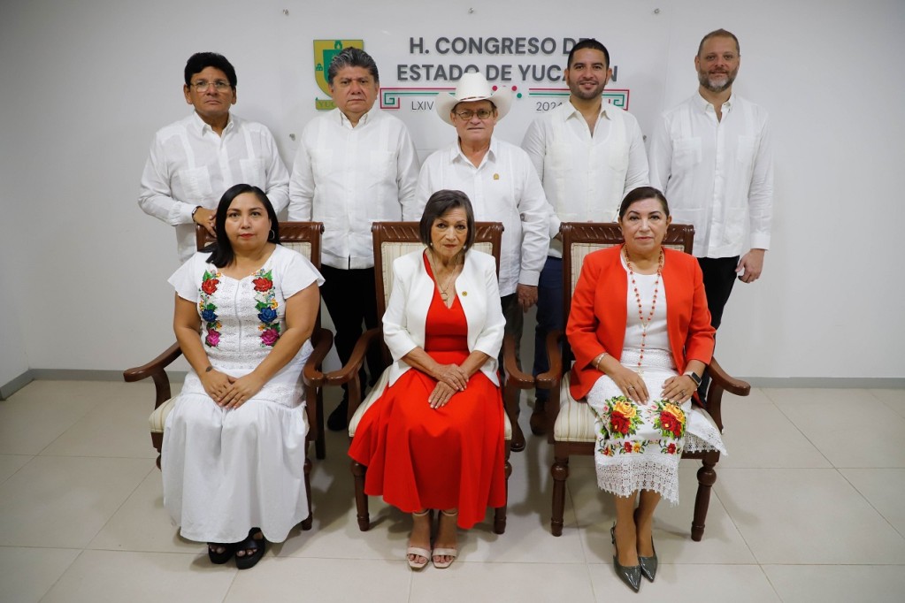 Aprovechar salones de clases y a sus maestros, pide maestra homenajeada