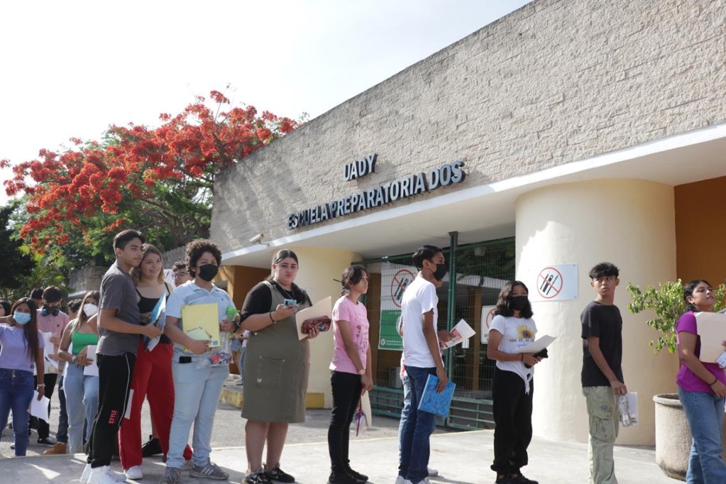 Siguen las inscripciones en las prepas de la UADY, tras aprobar el examen