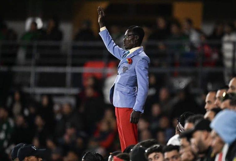 Se espera la llegada de “Lumumba Vea”, la estatua humana, en el partido República del Congo vs Colombia