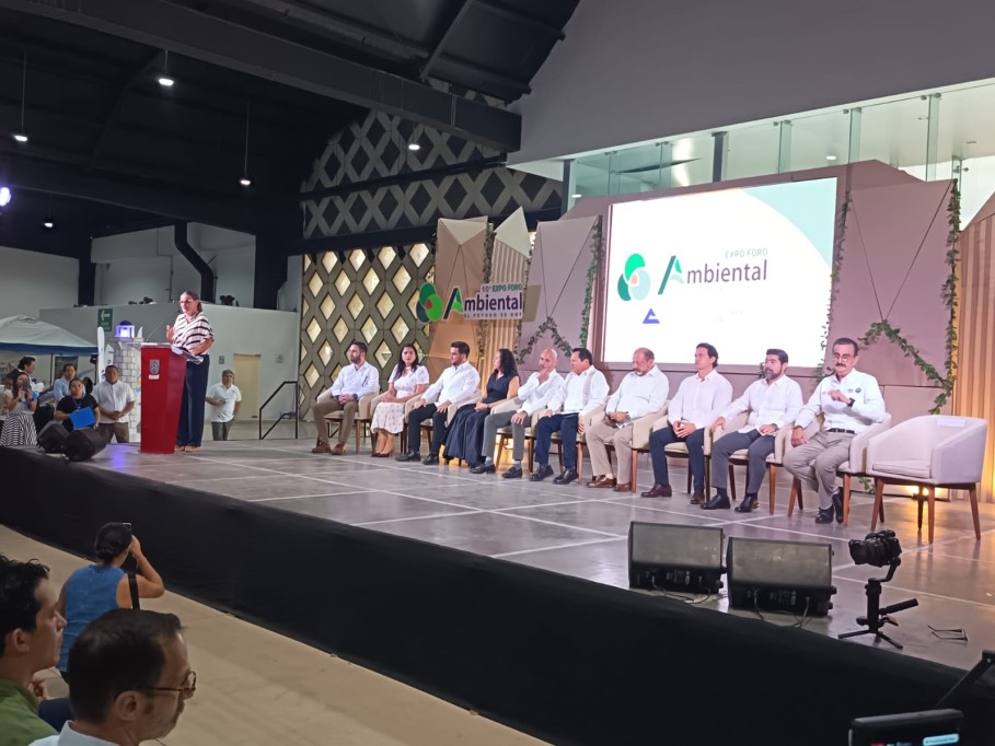Reportan Huacho y Cecilia siembra de árboles, durante la inauguración de la Expo Foro Ambiental