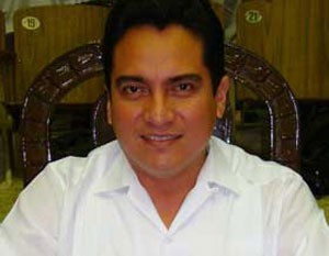 Carlos Pavón Flores inscribe la única fórmula que aspira presidir la representación del PRI estatal Carlos Pavón Flores inscribe la única fórmula que aspira presidir la representación del PRI estatal