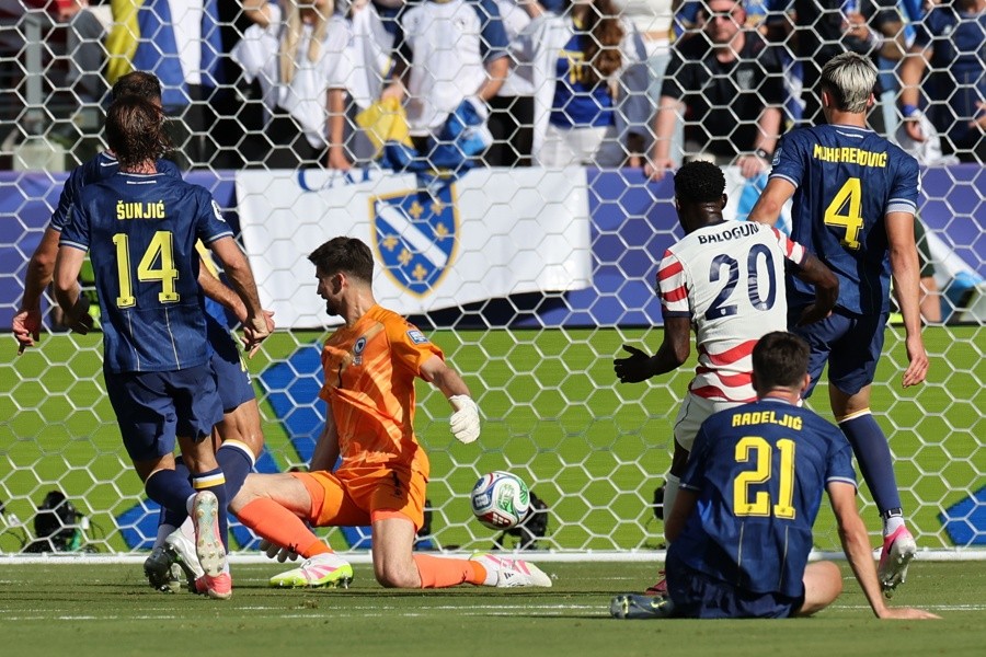 Vence EU a Bosnia y avanza a los octavos de final