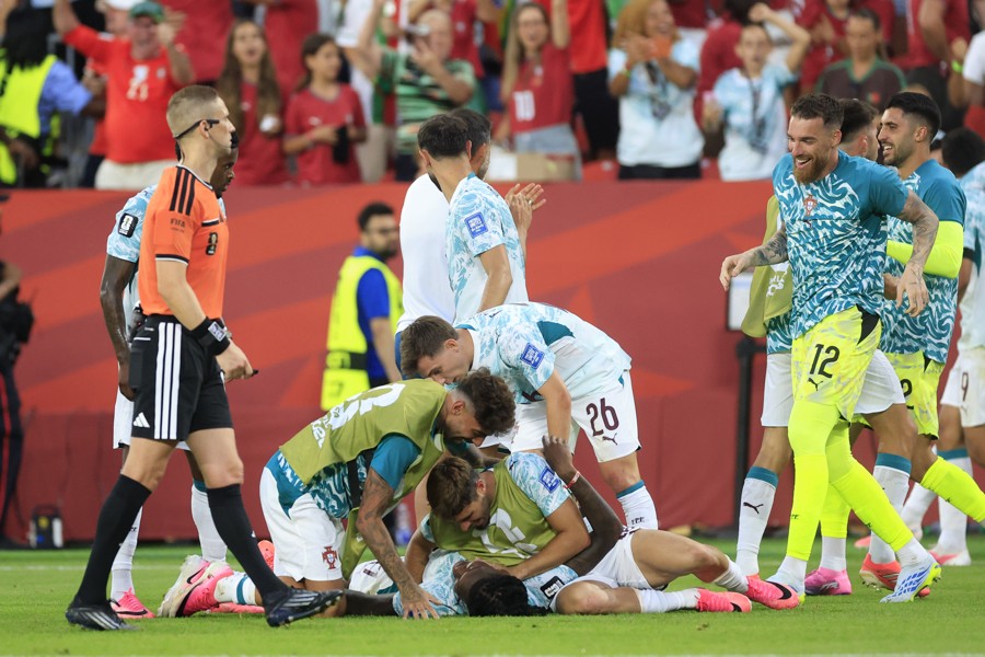 Con trabajo, pero Portugal vence a Croacia 2-1 y se medirá contra España
