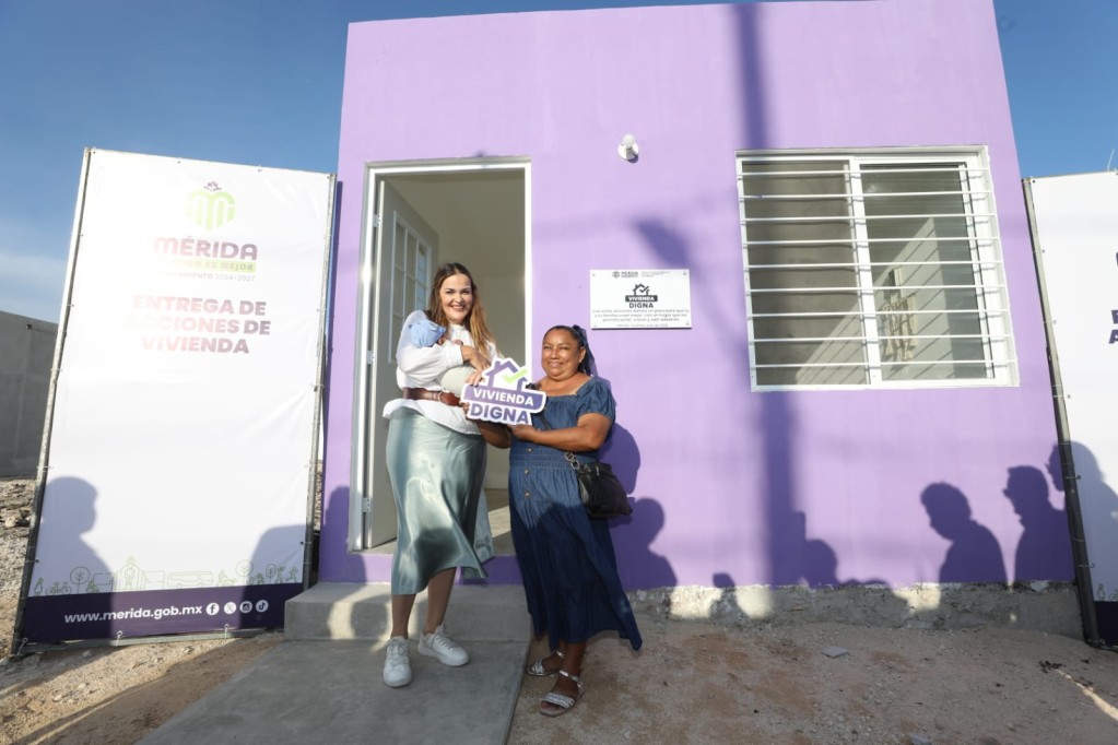 Cecilia Patrón entrega viviendas a familias afectadas por incendio