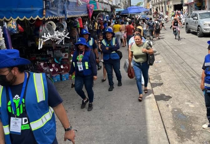 Alistan proyecto para ordenar el ambulantaje en zona de paraderos del centro de Mérida