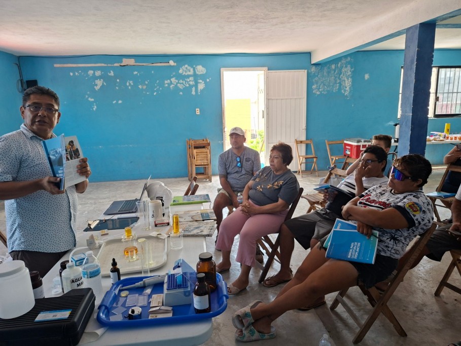 Imparten cursos en Río Lagartos y San Felipe para identificar con anticipación la “Marea Roja”