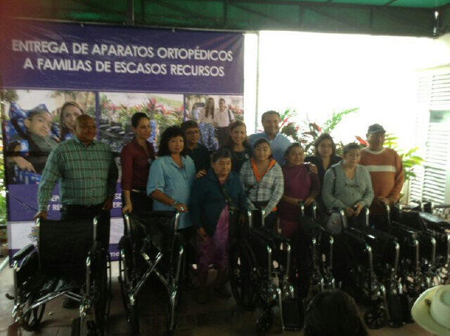 Entrega Ayuntamiento de Mérida apoyos ortopédicos a personas de escasos recursos Entrega Ayuntamiento de Mérida apoyos ortopédicos a personas de escasos recursos