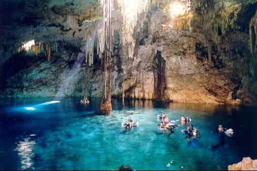 La belleza de los cenotes de Cuzamá. La belleza de los cenotes de Cuzamá.