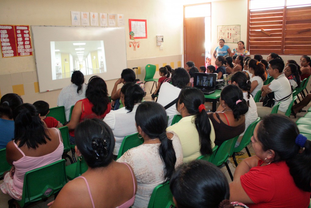 VALLADOLID: Taller de psicología a madres de familia de Tesoco VALLADOLID: Taller de psicología a madres de familia de Tesoco