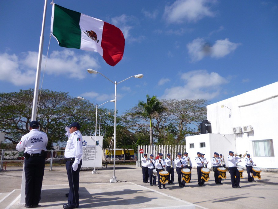 TIZIMIN: Nueva bandera se ondea en la Corporación Policial.\r\n\r\n TIZIMIN: Nueva bandera se ondea en la Corporación Policial.\r\n\r\n