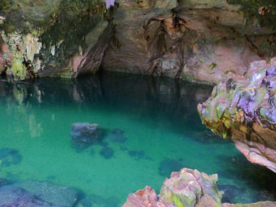 Cenote Tza’ ujun k’at, sonido del barro. Cenote Tza’ ujun k’at, sonido del barro.