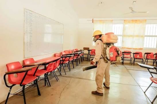 Fumigan escuelas de Tizimín contra el mosquito del dengue, antes del regreso a clases