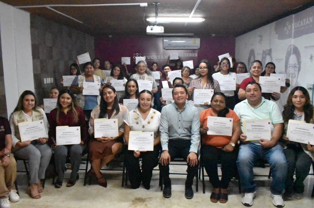 Capacitan a personal de Centros Libre para atender a mujeres con discapacidad auditiva