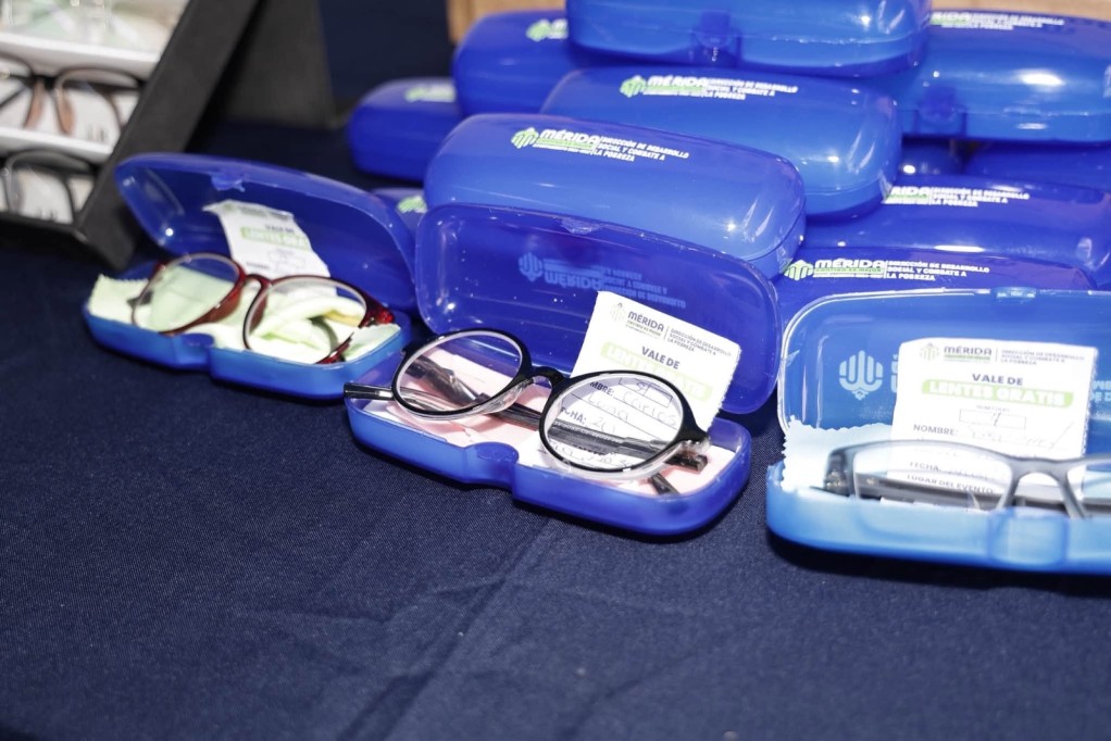 Entregarán lentes gratuitos a jóvenes meridanos, en octubre