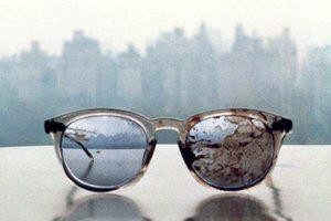 Yoko Ono muestra lentes de John Lennon ensangrentados en su cuenta de Twitter Yoko Ono muestra lentes de John Lennon ensangrentados en su cuenta de Twitter