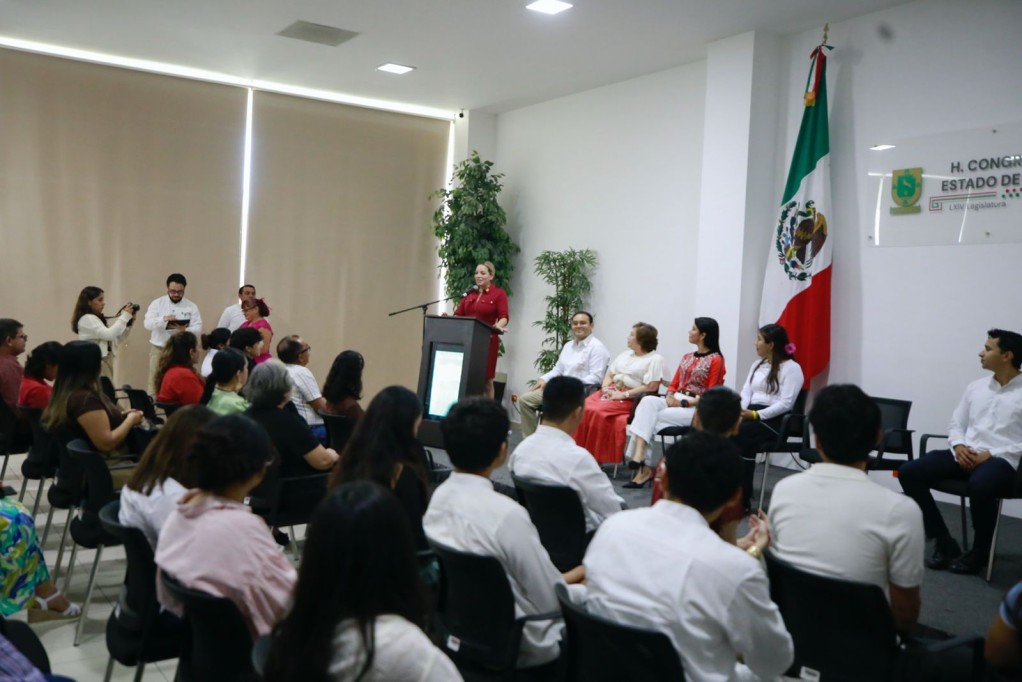 Reconocen a jóvenes participantes del Parlamento Juvenil 2026