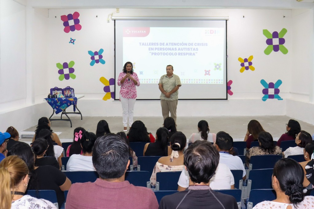 Fomentan conocimientos de servidoras y servidores públicos para la atención de personas autistas