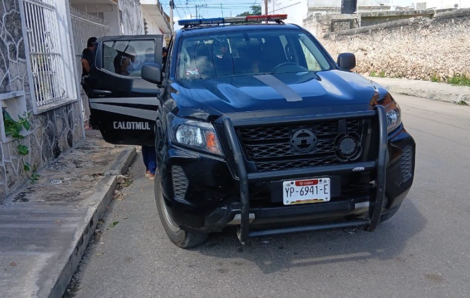Choca patrulla de Calotmul con motocicleta en tizimín y una mujer resulta lesionada