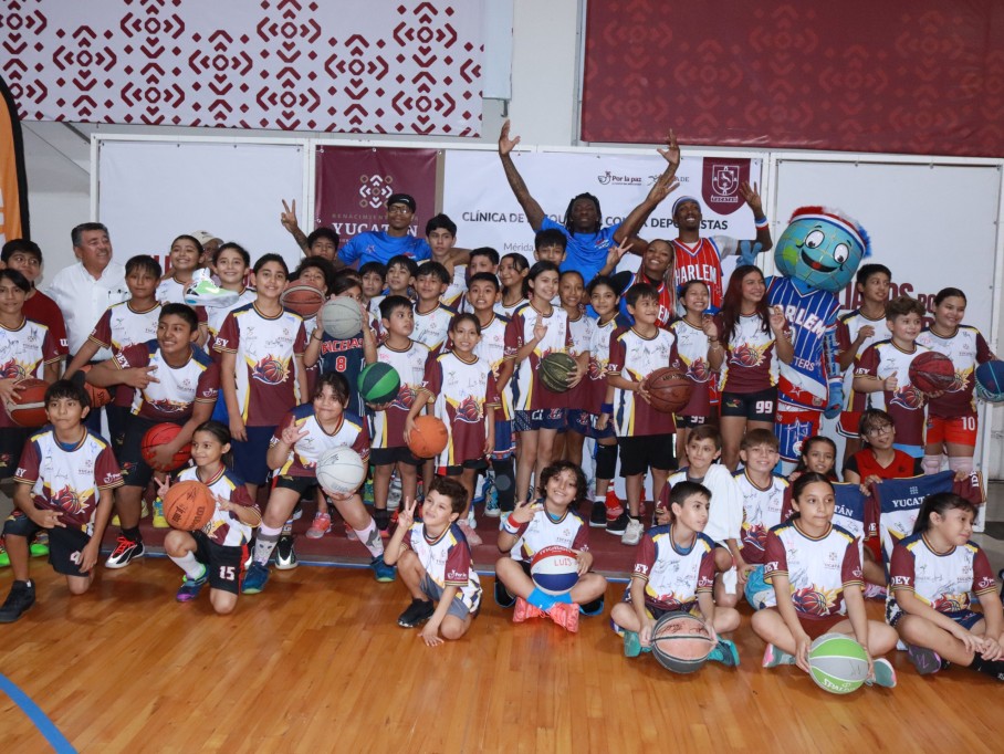 Harlem Globetrotters comparten la duela con niñas y niños yucatecos