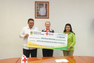 Entregan donativo por 1.2 millones de pesos Entregan donativo por 1.2 millones de pesos