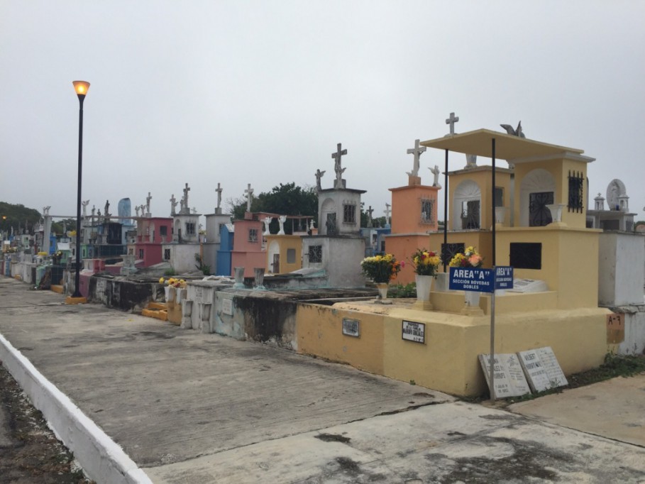 Horarios de las misas en los cementerios de Mérida, el Día de Muertos