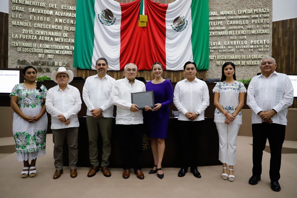 Reconoce Congreso de Yucatán en Sesión Solemne la vocación médica y el talento de las juventudes yucatecas