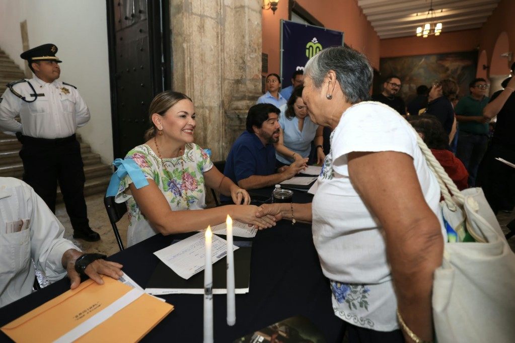 Atiende Cecilia Patrón a las mujeres emprendedoras en el Miércoles Ciudadano