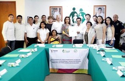 Recibe el DIF Yucatán galardón avalado por el Gobierno Federal. Recibe el DIF Yucatán galardón avalado por el Gobierno Federal.