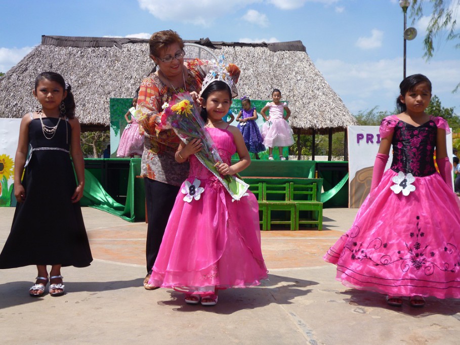 TIZIMIN: Eligen a “Niña Primavera 2013”.\r\n TIZIMIN: Eligen a “Niña Primavera 2013”.\r\n