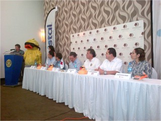 Presentan la gran carrera del patito de hule Presentan la gran carrera del patito de hule