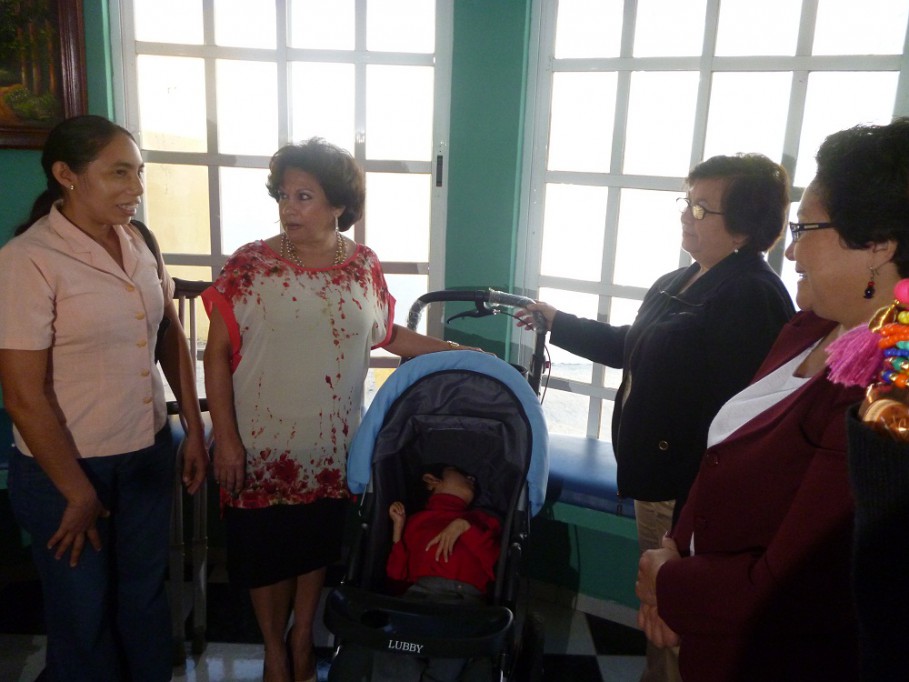 TIZIMÍN: DIF entrega sillas de ruedas infantiles y carriolas especiales.\r\n TIZIMÍN: DIF entrega sillas de ruedas infantiles y carriolas especiales.\r\n