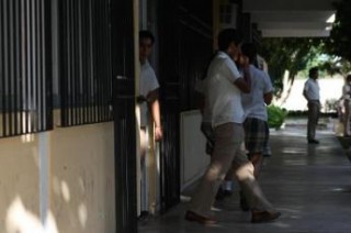 Se manifiestan alumnos de la normal superior de Yucatán por la cancelación de sus prácticas docentes y demandan personal que apoye con esas labores Se manifiestan alumnos de la normal superior de Yucatán por la cancelación de sus prácticas docentes y demandan personal que apoye con esas labores