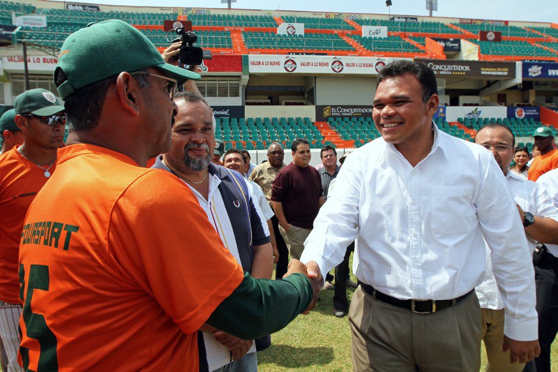 Entregan obras en el estadio Kukulcán Entregan obras en el estadio Kukulcán