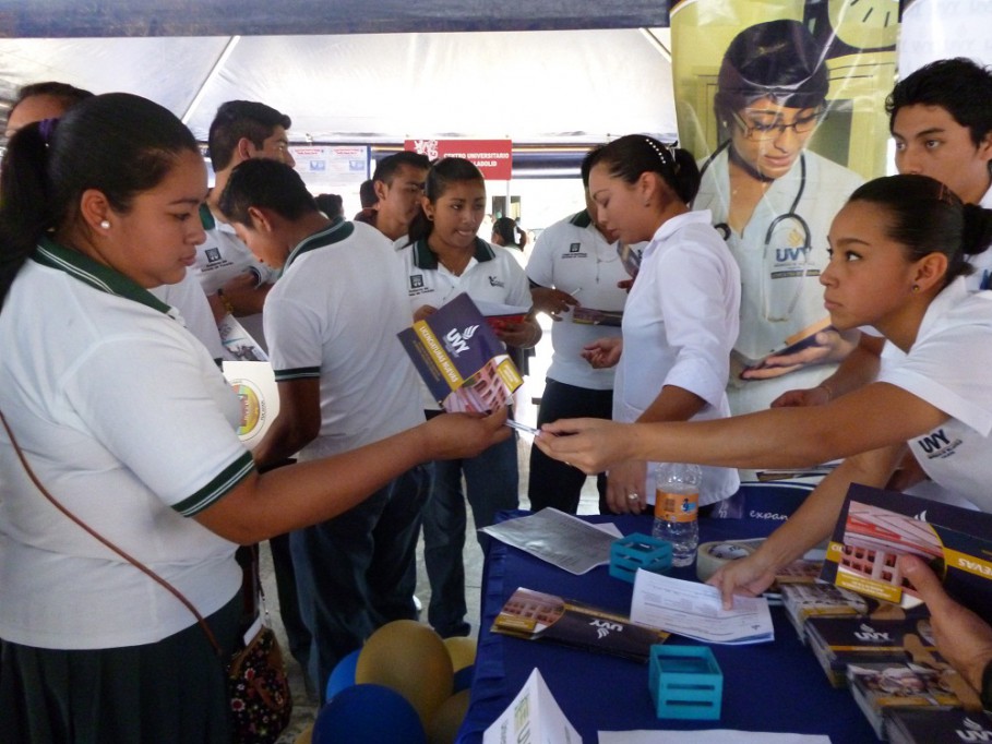 TIZIMÍN: Realizan 1º Feria de Alternativas universitarias en el COBAY.\r\n TIZIMÍN: Realizan 1º Feria de Alternativas universitarias en el COBAY.\r\n