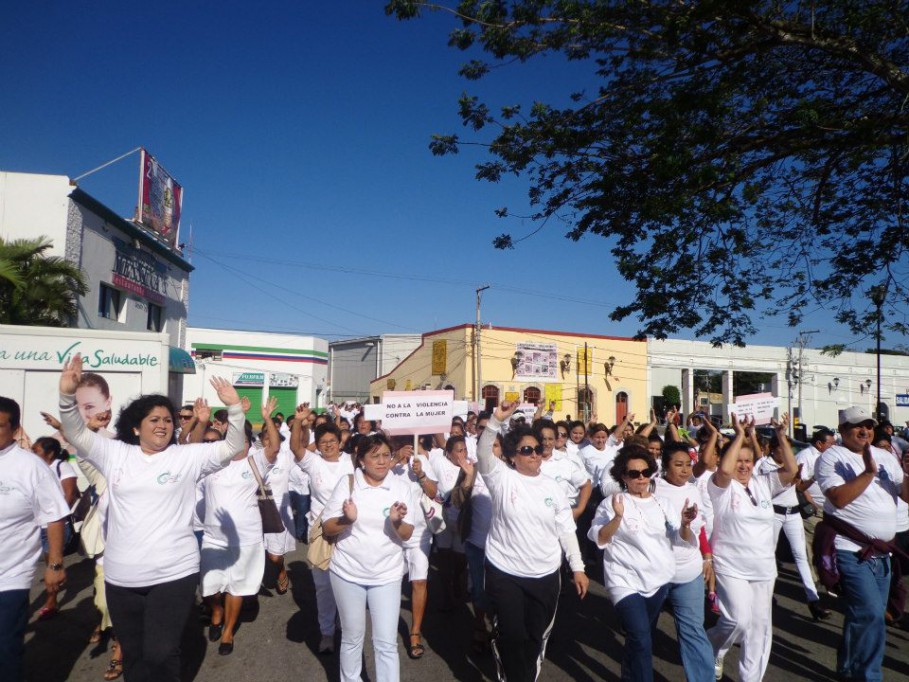 TIZIMÍN: Motivan con marcha y zumba a las mujeres.\r\n TIZIMÍN: Motivan con marcha y zumba a las mujeres.\r\n
