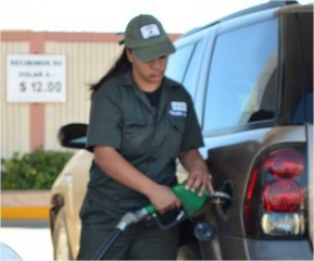 Reportajes especiales del día de la mujer: "Mujer despachadoras de gasolina" Reportajes especiales del día de la mujer: "Mujer despachadoras de gasolina"