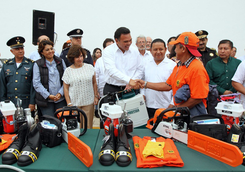 Brigadistas listos para combatir incendios Brigadistas listos para combatir incendios