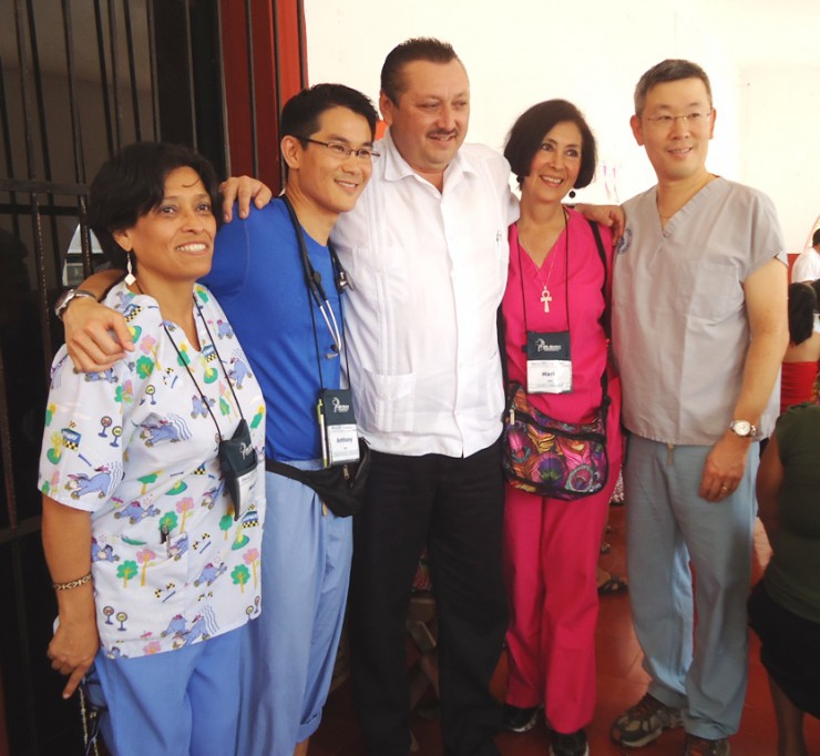 VALLADOLID: Médicos Norteamericanos llegan a la comisaría de Popolá VALLADOLID: Médicos Norteamericanos llegan a la comisaría de Popolá