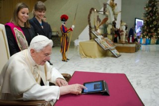 Momentos finales de la peregrinación de Benedicto XVI en la Barca de Pedro. Momentos finales de la peregrinación de Benedicto XVI en la Barca de Pedro.