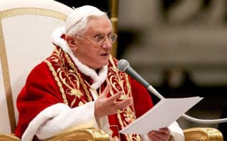 Benedicto usará zapatillas mexicanas cuando deje las sandalias del pescador Benedicto usará zapatillas mexicanas cuando deje las sandalias del pescador