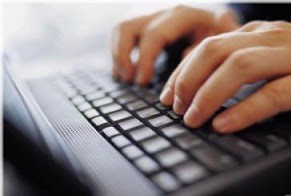 Madre de familia pide a las autoridades la ayuden con una computadora para su hija Madre de familia pide a las autoridades la ayuden con una computadora para su hija