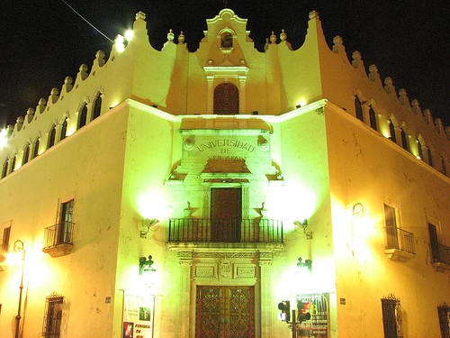 Le quedan chicos sus edificios a la UADY Le quedan chicos sus edificios a la UADY