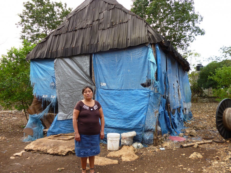 TIZIMÍN: Ayuda para reconstruir una caja de bajareque.\r\n TIZIMÍN: Ayuda para reconstruir una caja de bajareque.\r\n