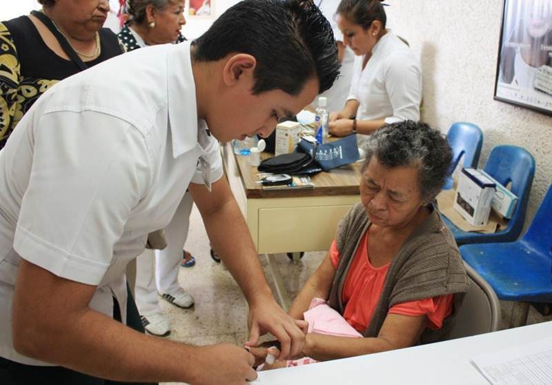 Feria de la salud para fomentar hábitos saludables a pacientes con diabetes y a sus familias.