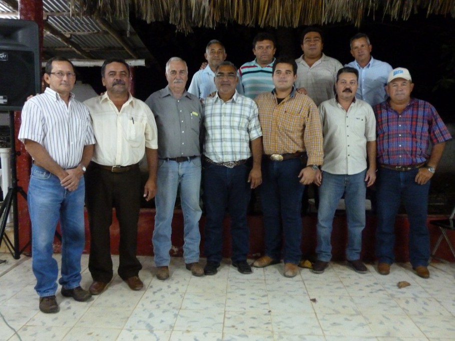 TIZIMÍN: Ganaderos registran sus planillas.\r\n TIZIMÍN: Ganaderos registran sus planillas.\r\n