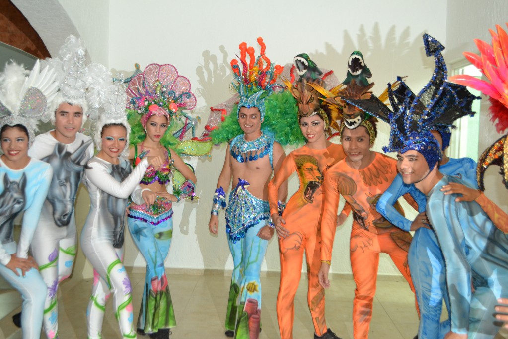 Disfruta el carnaval en la tarima candela la más grande Disfruta el carnaval en la tarima candela la más grande