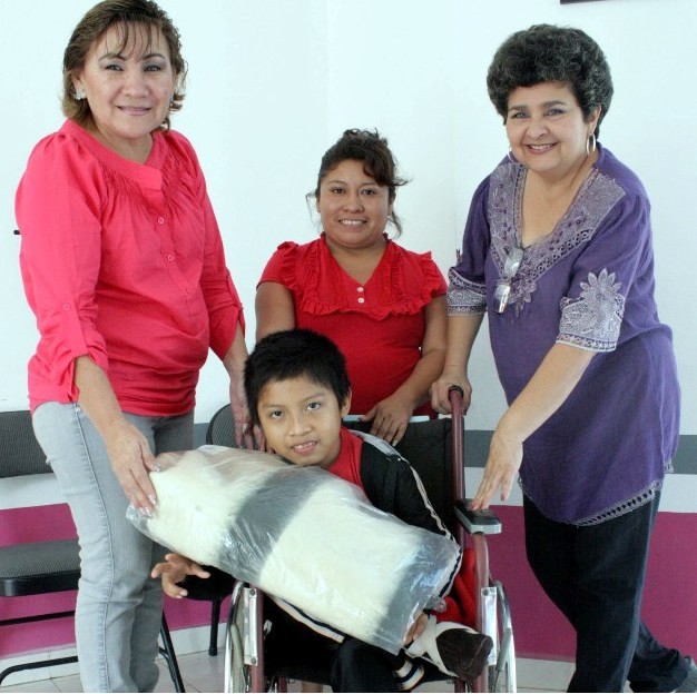 VALLADOLID: DIF Municipal brinda atención a quien menos tiene. VALLADOLID: DIF Municipal brinda atención a quien menos tiene.